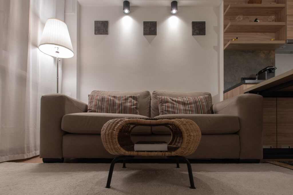 Sofa w salonie szerokości 2 m, z funkcją spania