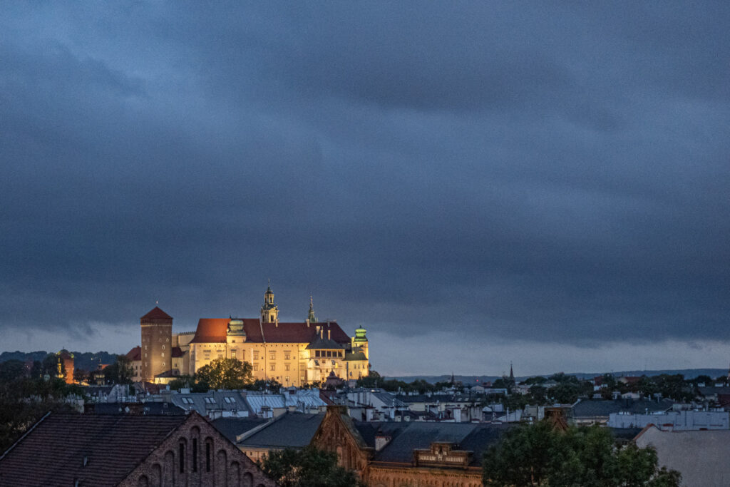 Iluminacja Wawelu o zmierzchu